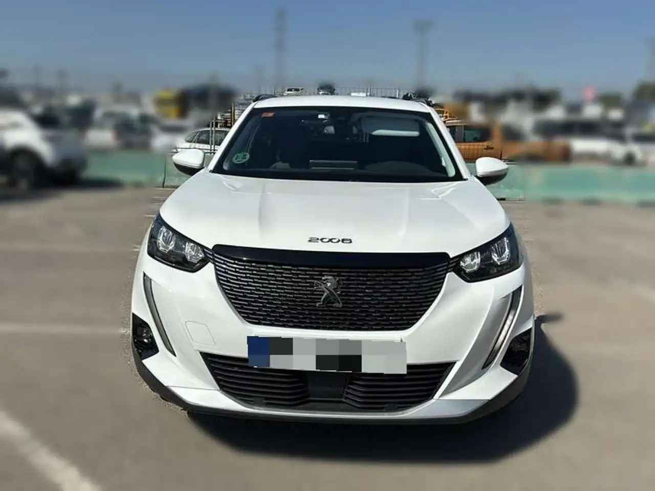 Peugeot 2008 Allure Pack Puretech 130 S&S BVM6 — photo 1 of 15