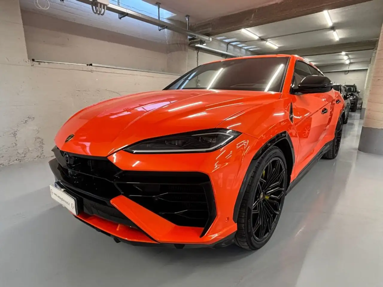 Lamborghini Urus 4.0 SE vettura ufficiale — photo 1 of 15