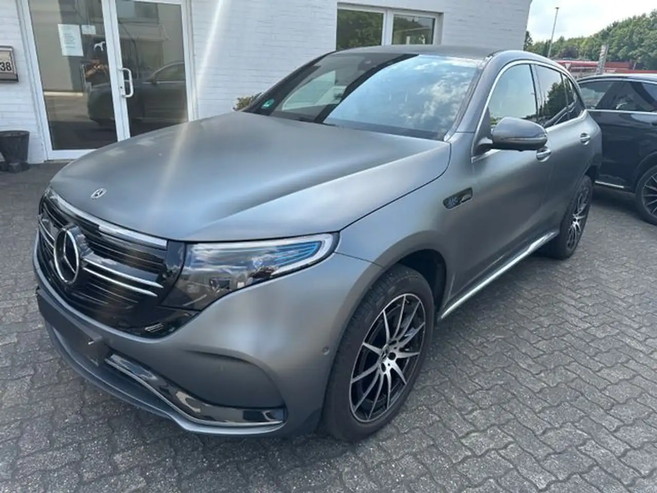 Mercedes-Benz EQC 400 EQC 400 4Matic (293.890) — photo 1 of 13