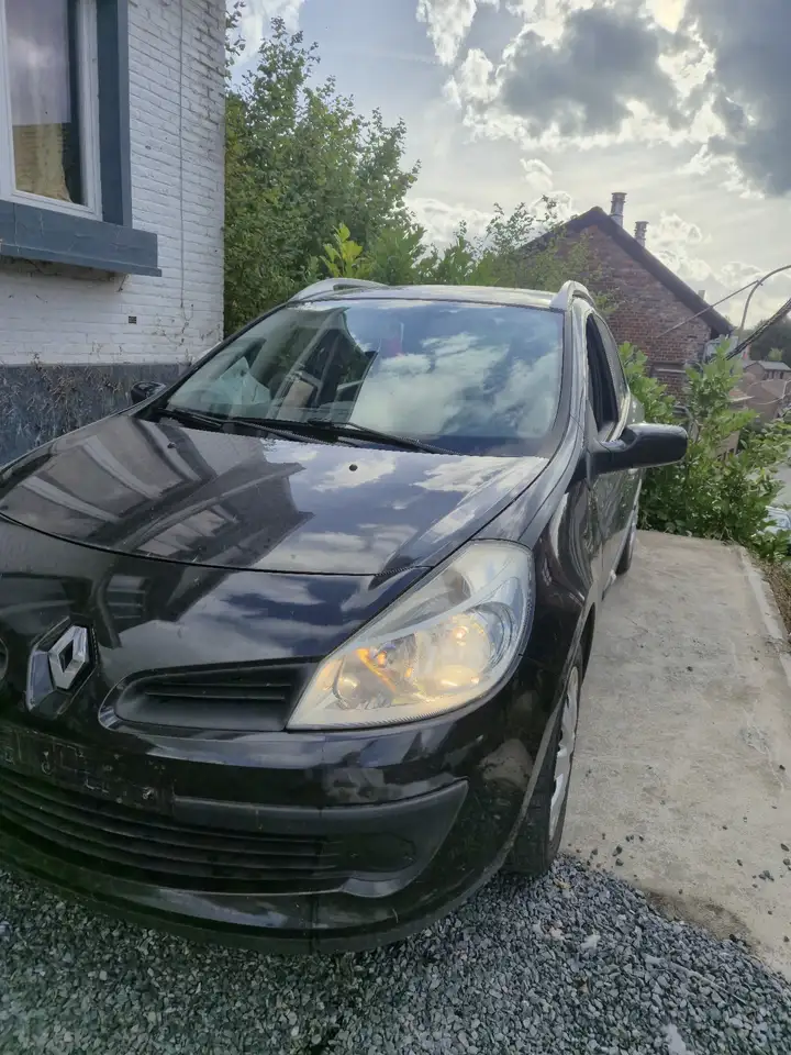 Renault Clio renault clio 1.5dci tres bon etat ✅️ — photo 1 of 7