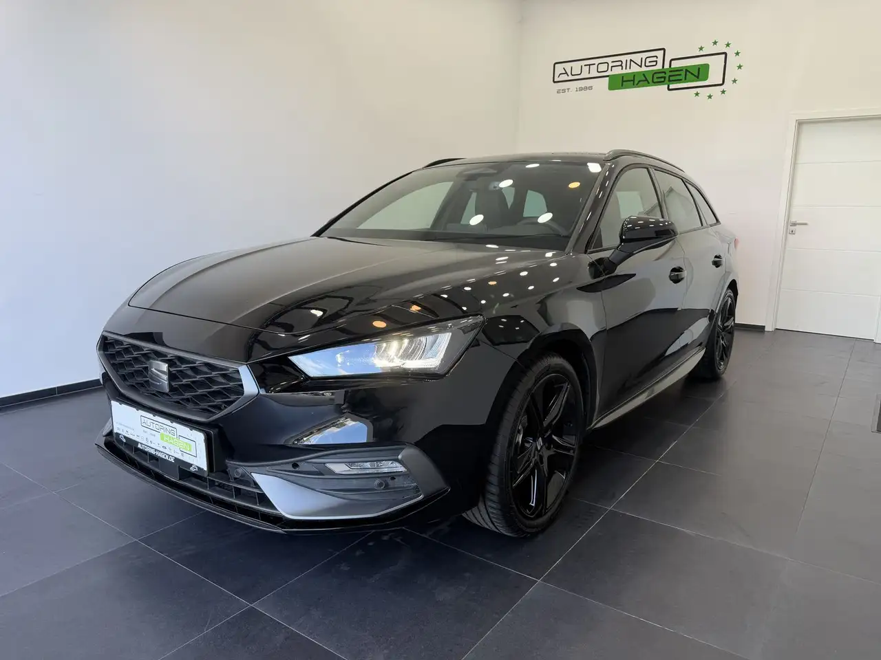 SEAT Leon FR 1.5 DSG ST Black Edition AHK|Kamera|ACC|18" — photo 1 of 29