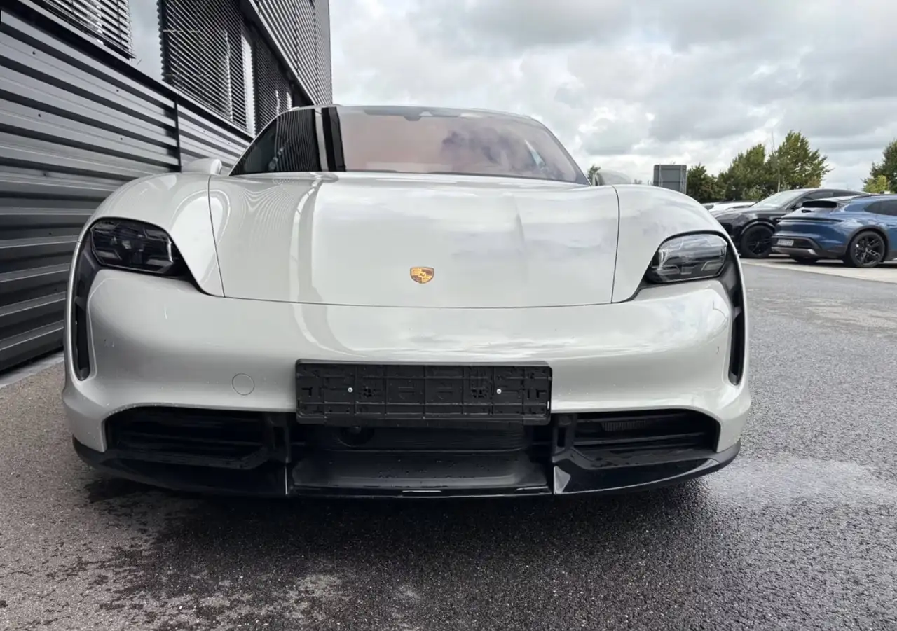 Porsche Taycan Turbo — photo 1 of 24