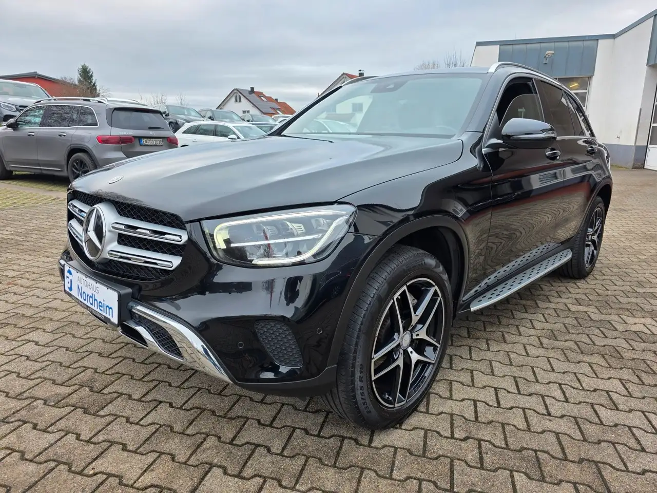 Mercedes-Benz GLC 220 d 4Matic Klima/ Leder/ LED/ Navi/ Alu 19" — photo 1 of 20