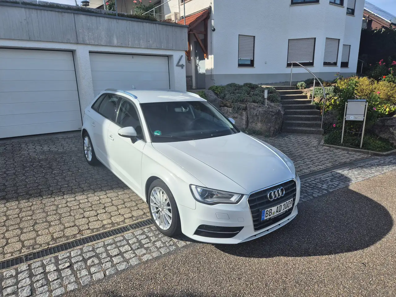 Audi A3 A3 Sportback Diesel 1.6 TDI Sportback (clean diesel) S tronic Ambition — photo 1 of 40