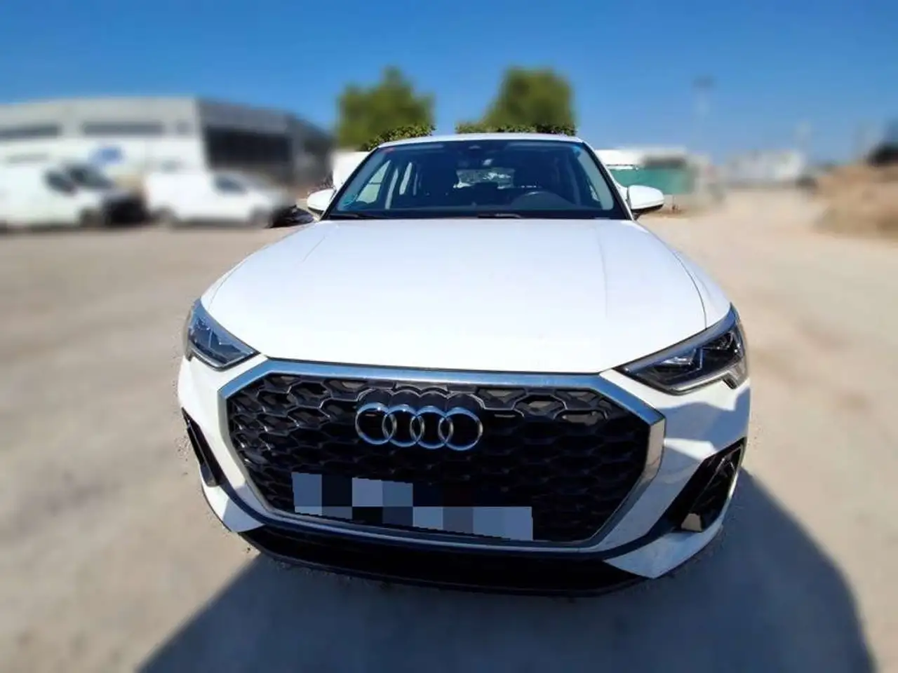 Audi Q3 35 TDI Advanced S tronic 110kW — photo 1 of 15