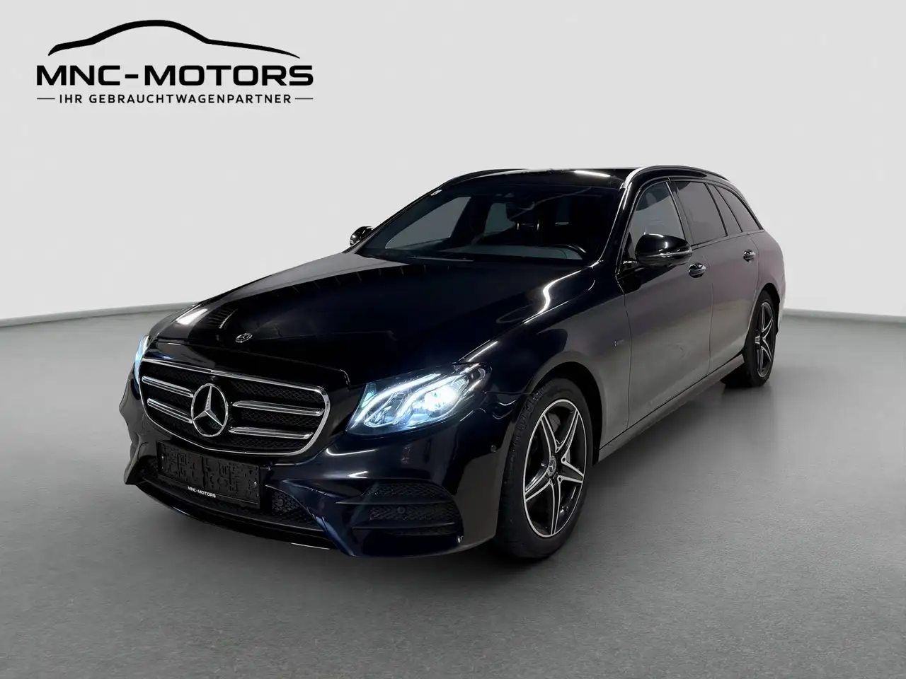 Mercedes-Benz E 300 de |AMG-line|360°|Keyless-Entry|AHK|LED|Night-Paket — photo 1 of 40