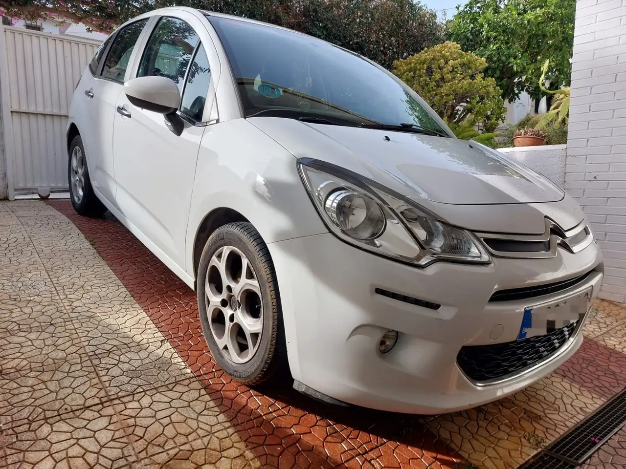 Citroen C3 1.2 PureTech Live Edition 82 — photo 1 of 9