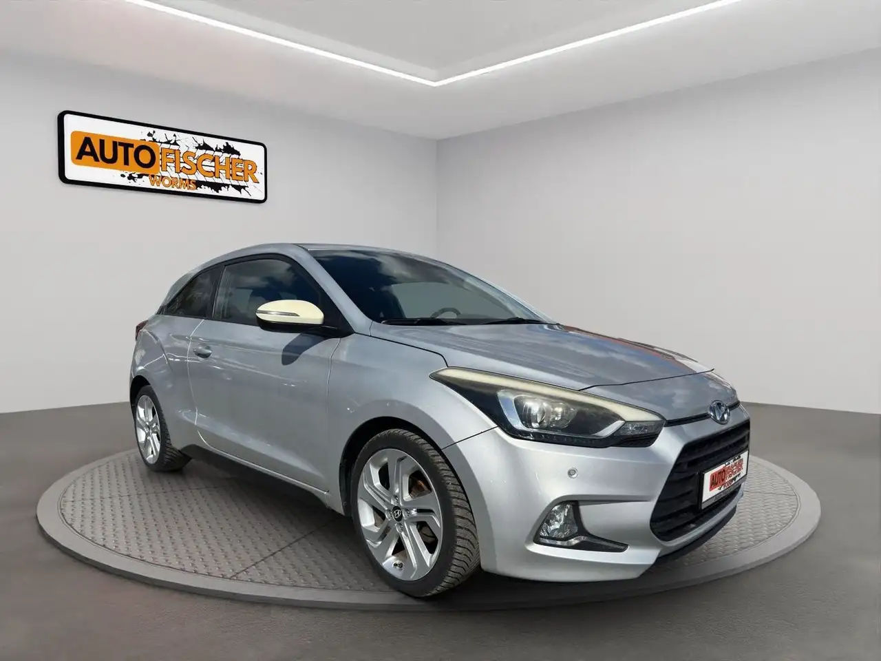 Hyundai i20 Style 1.Hand Navi Kamera — photo 1 of 15