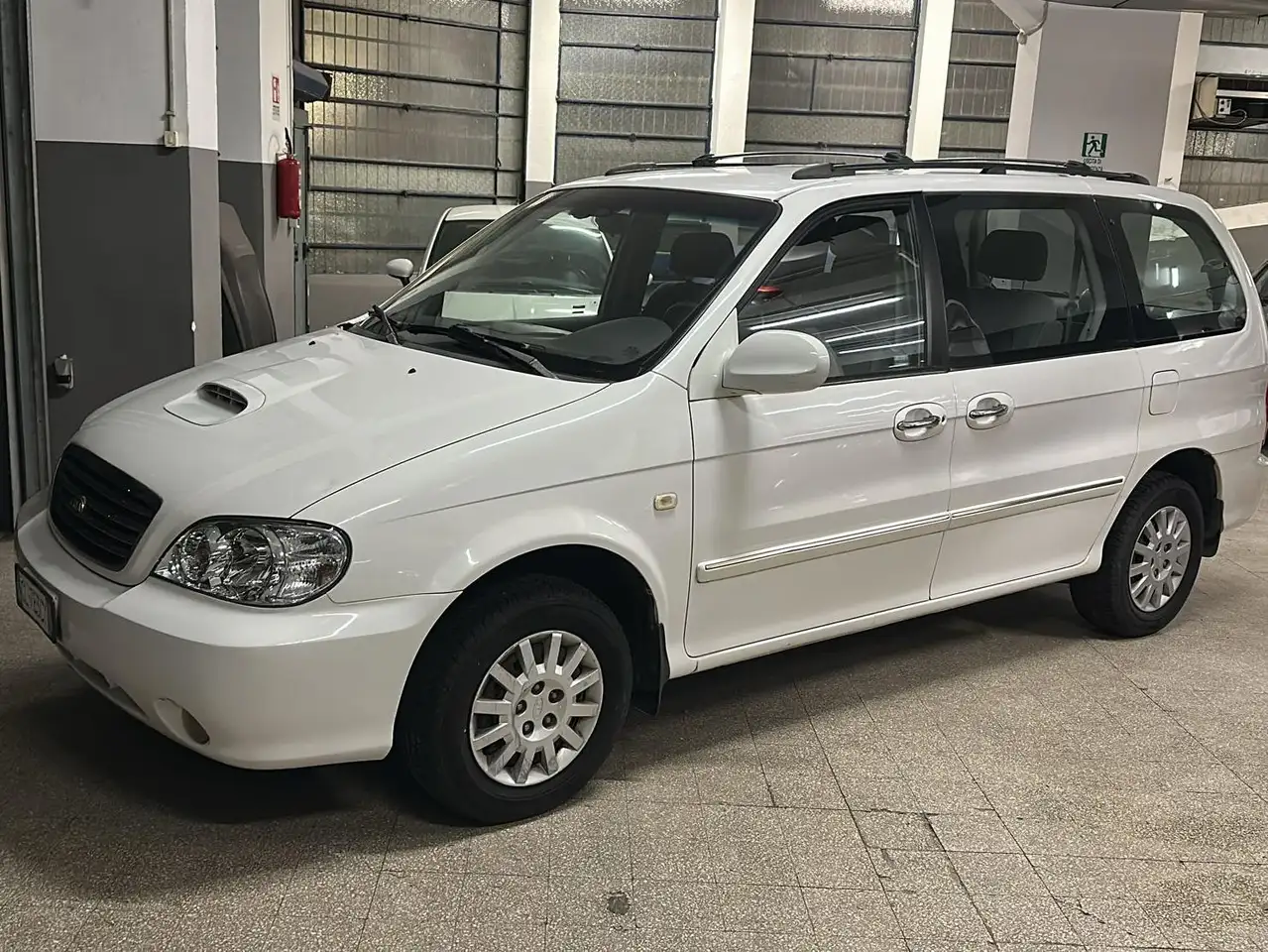 Kia Carnival Carnival I 2001 2.9 crdi (hpdi) 16v Class (ex comfort) — photo 1 of 20