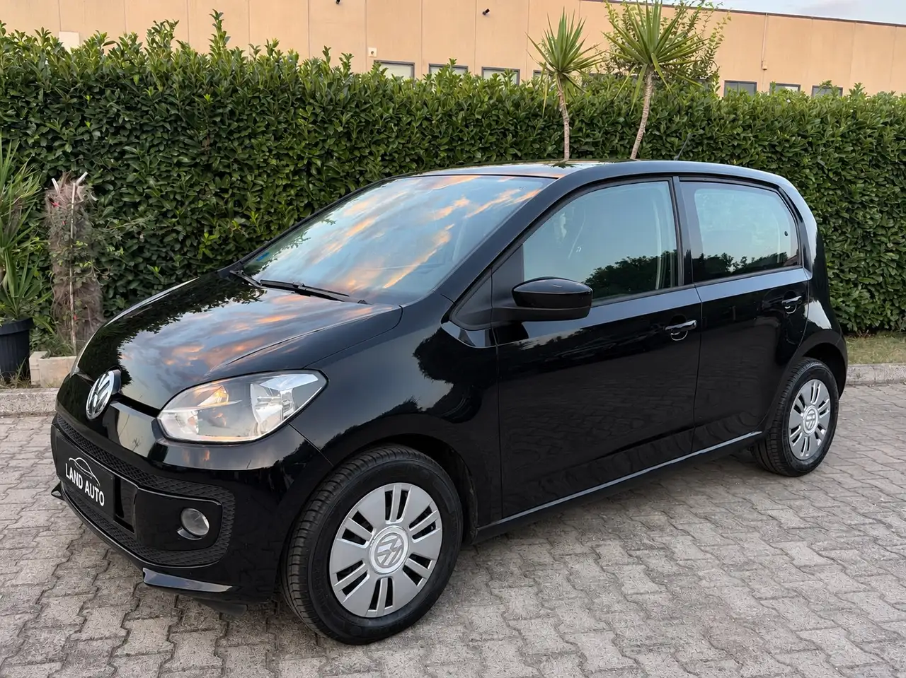 Volkswagen up! 1.0 METANO 68CV - CONSUMI BASSI ! — photo 1 of 15