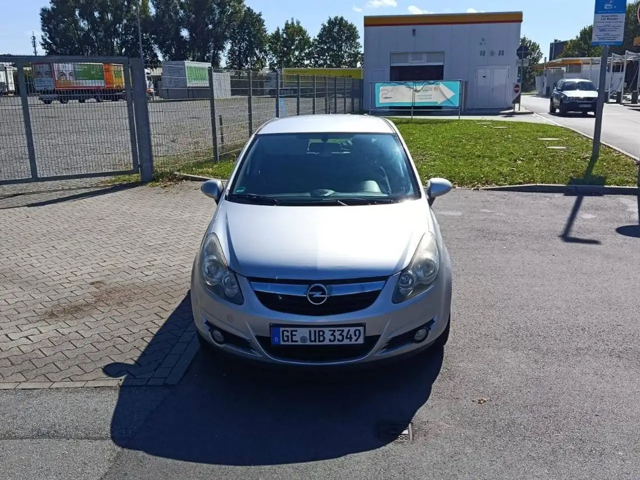 Opel Corsa Corsa 1.2 16V ecoFLEX Easytronic Edition 111 Jahre — photo 1 of 21