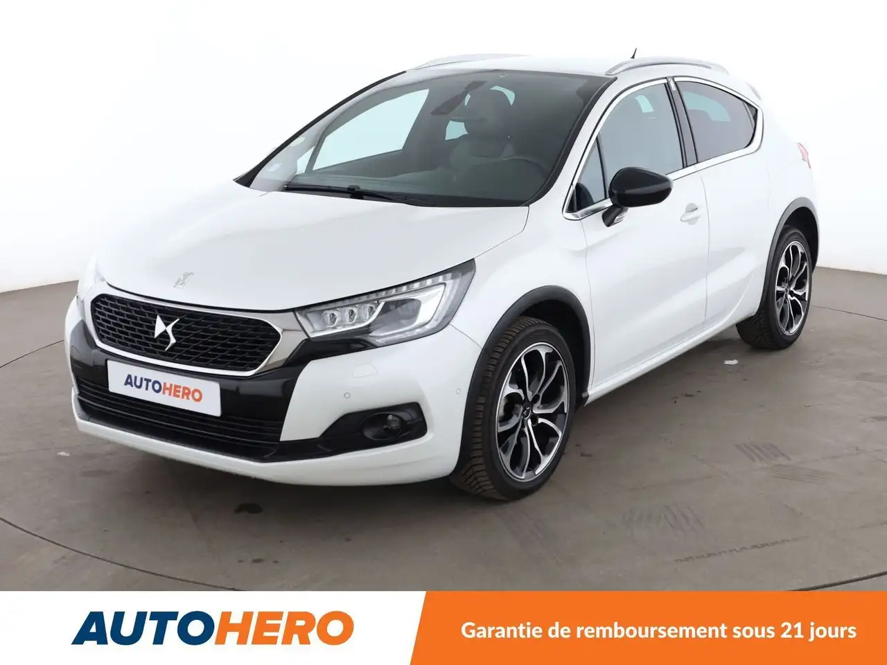 DS Automobiles DS 4 Crossback 1.6 Blue-HDi Sport Chic EAT6 — photo 1 of 37