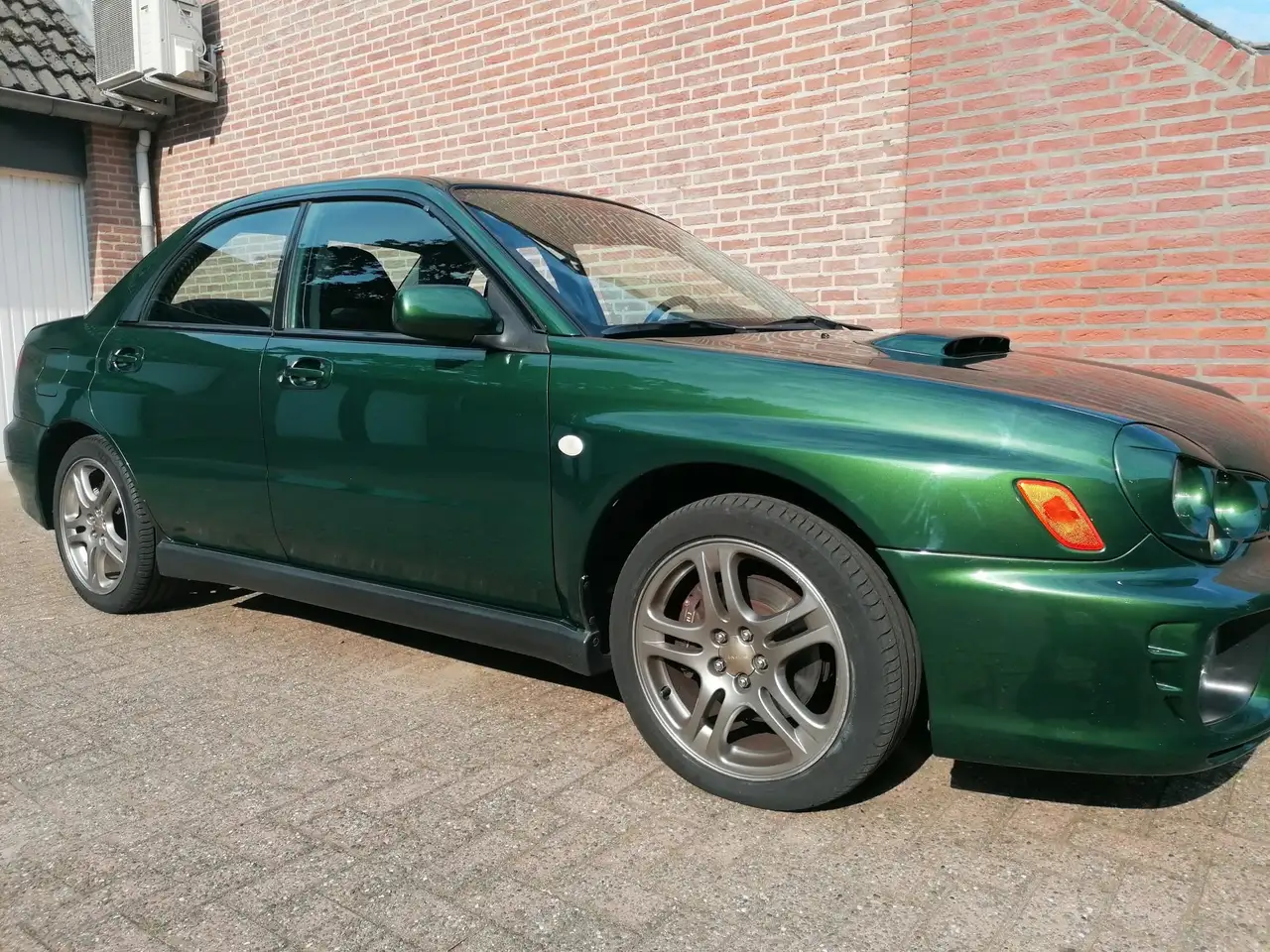 Subaru Impreza Impreza 2.0 WRX AWD — photo 1 of 21