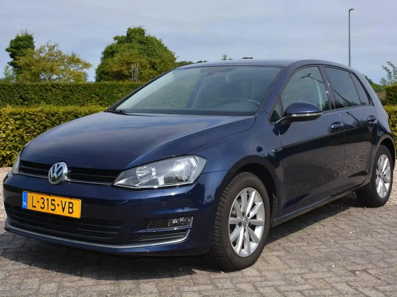 Volkswagen Golf Golf 1.2 TSI Lounge — photo 1 of 15