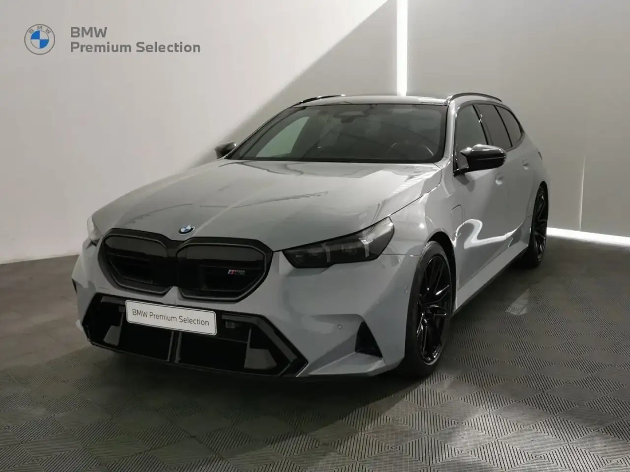 BMW M5 4.4 V8 PHEV 727ch (585+197) — photo 1 of 20