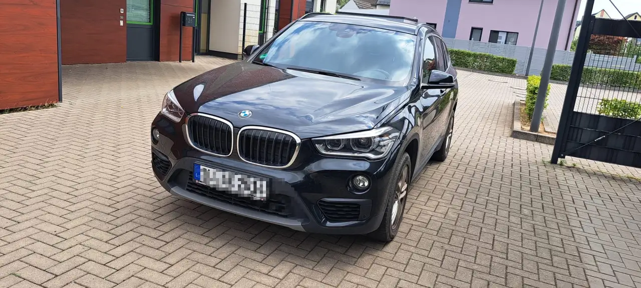 BMW X1 sDrive 18 d Advantage — photo 1 of 8