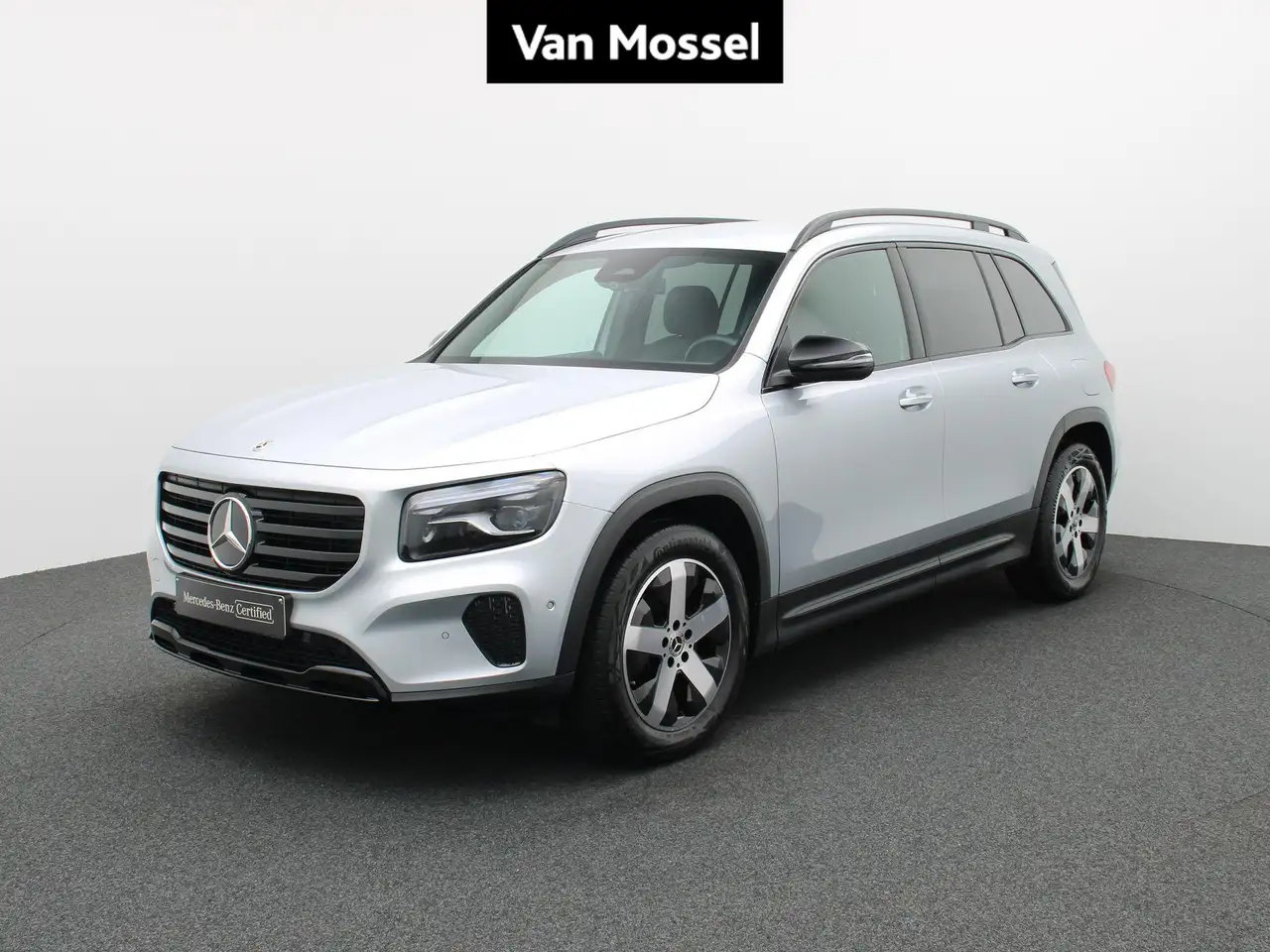 Mercedes-Benz GLB 180 Luxury Line + CARPLAY + TREKHAAK + NIGHTPAKKET + — photo 1 of 15