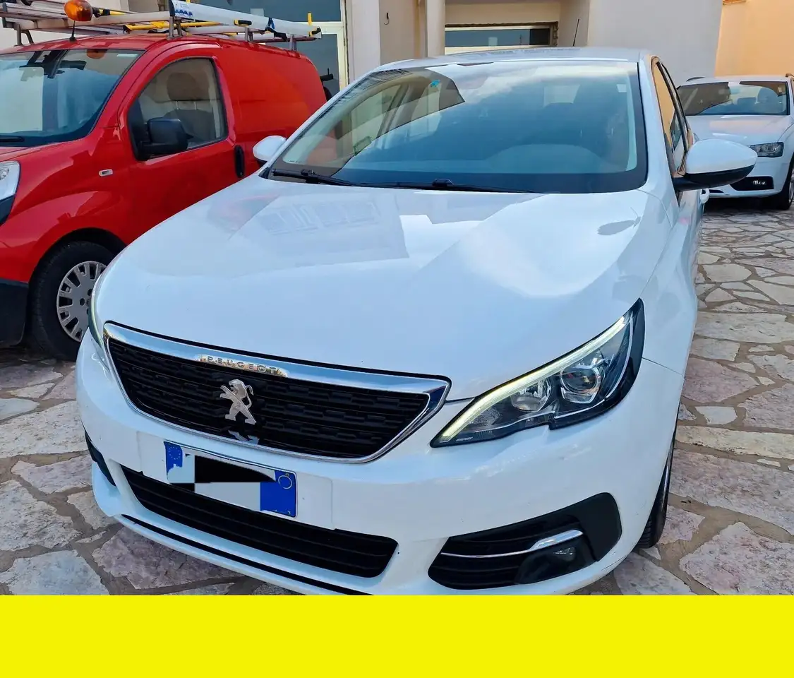 Peugeot 308 — photo 1 of 15
