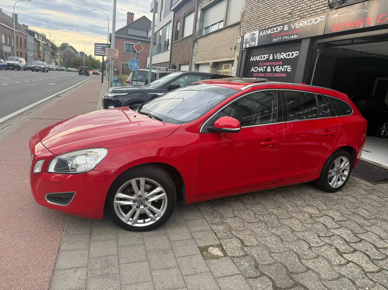 Volvo V60 V60 2.0 D3 5 cylindres Automatique Momentum Toit ouvrant Navigation Cuir Xénon*Carnet ACB Group* — photo 1 of 12