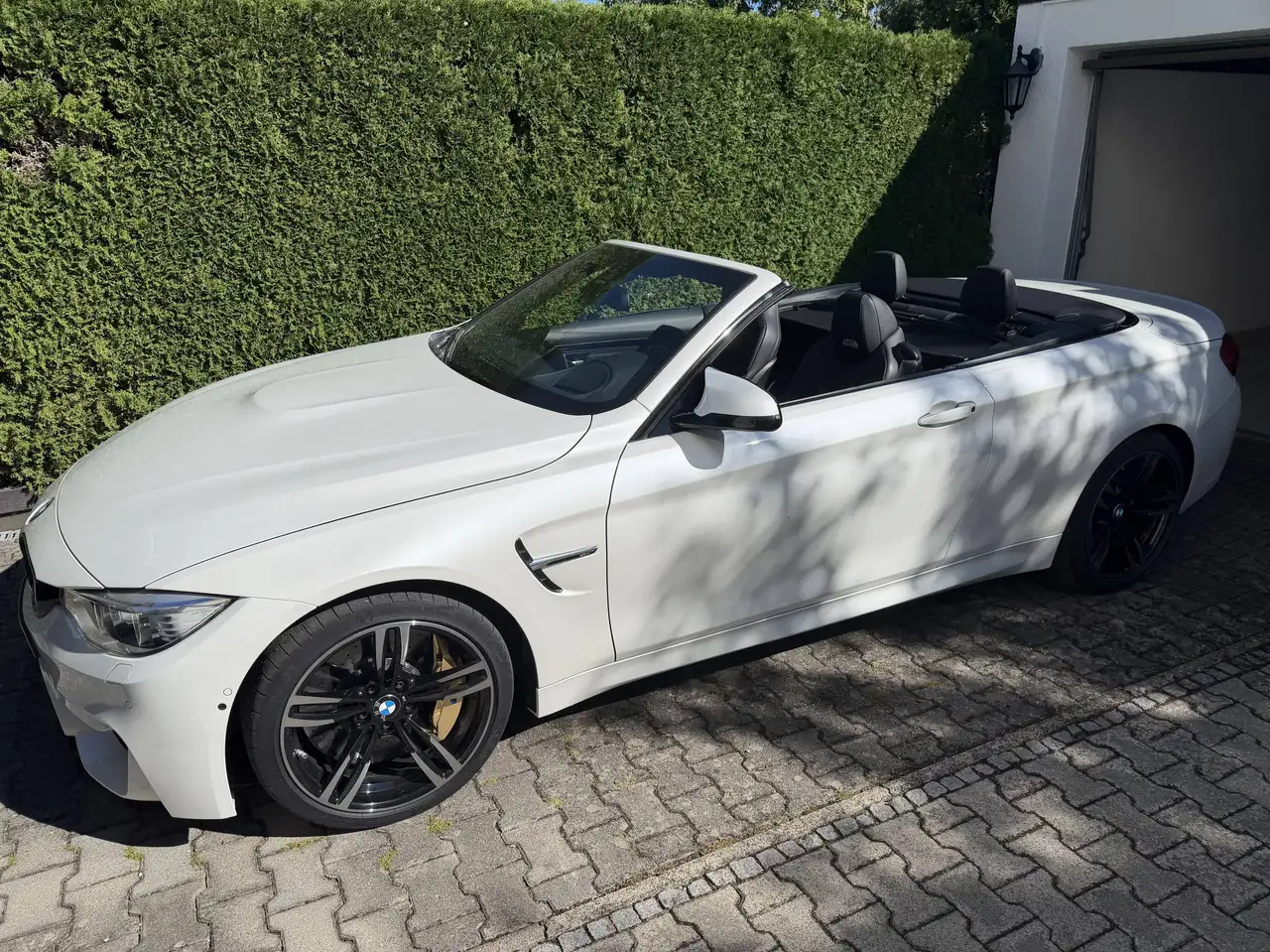 BMW M4 4er Cabrio Cabrio DKG — photo 1 of 18