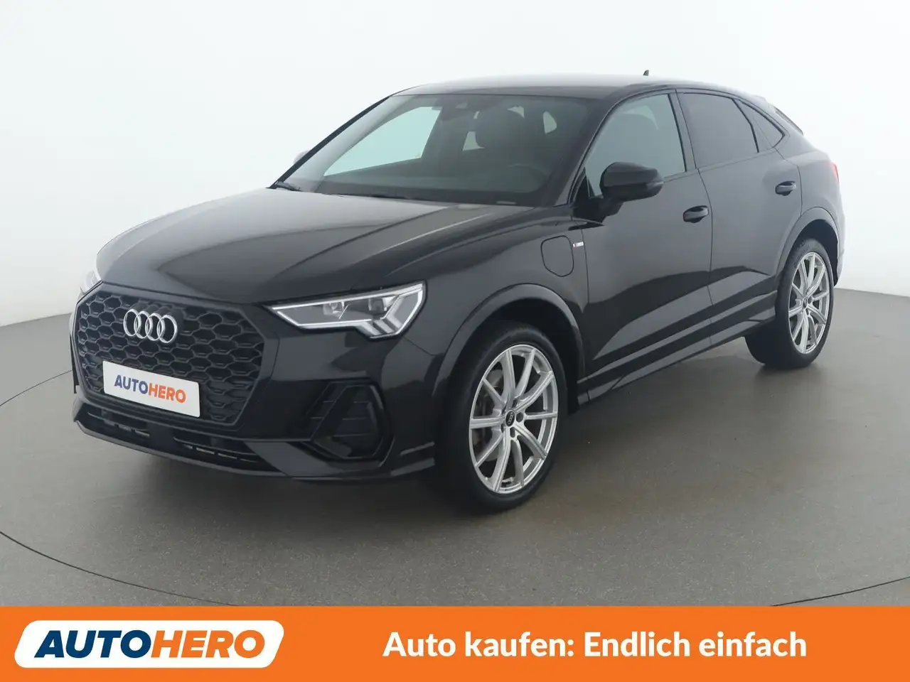 Audi Q3 45 TFSIe S line — photo 1 of 34