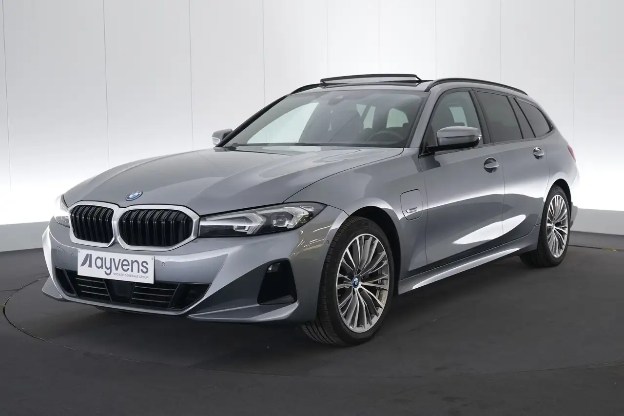 BMW 330 3 Touring 330e PHEV xDrive LEDER/CUIR LED GPS PDC — photo 1 of 36