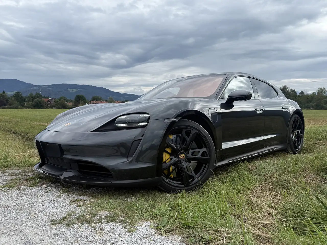 Porsche Taycan Turbo S Cross Turismo 83,7kWh — photo 1 of 15