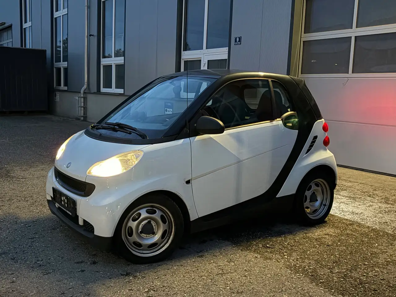 smart forTwo Aut. *Neues Pickerl* *Panoramadach* — photo 1 of 17