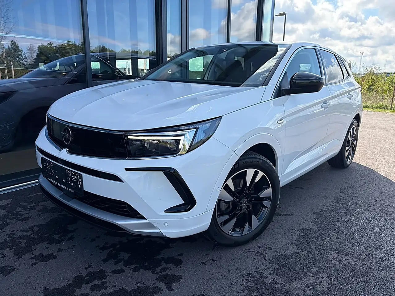 Opel Grandland 1.2 Business Automatik — photo 1 of 14