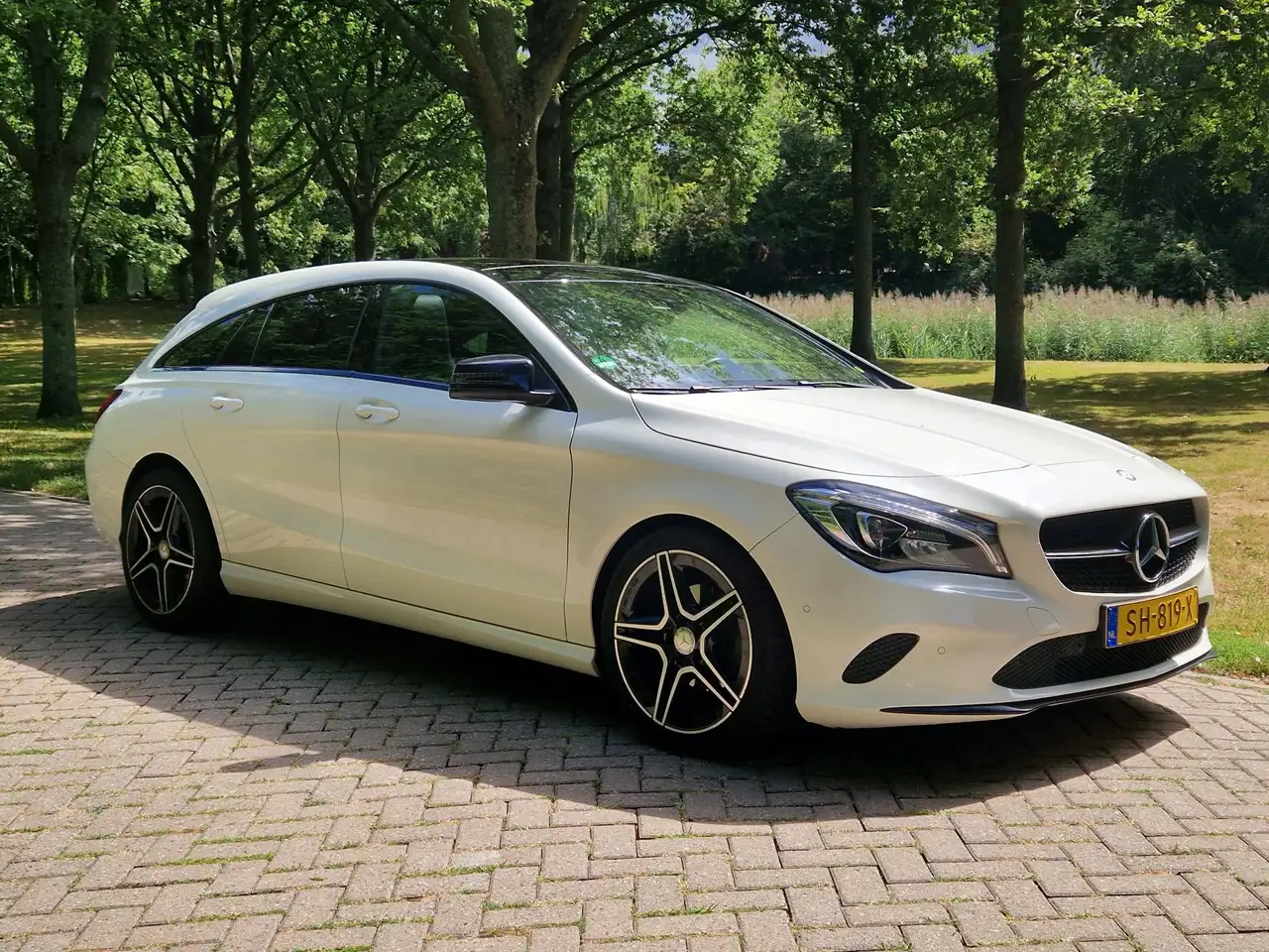 Mercedes-Benz CLA 180 Mercedes CLA180 SB 2017 AMG Line | Night | Pano | Navi — photo 1 of 18