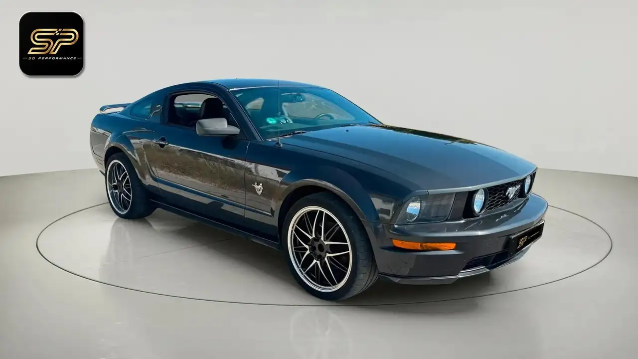 Ford Mustang GT V8 4.6 305 CH — photo 1 of 11