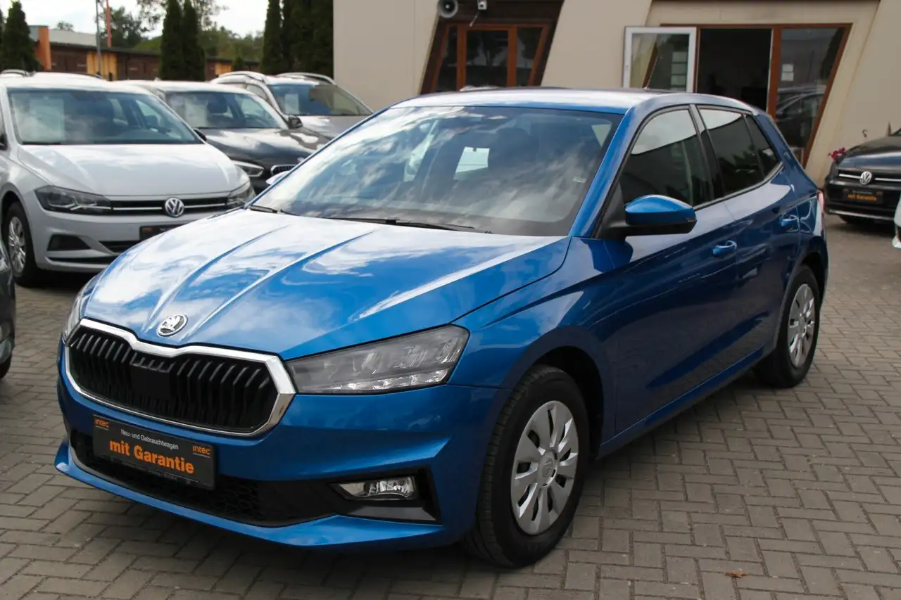 Skoda Fabia Active NEU MODELL+1 HAND+SHZ+AHK+KLIMA — photo 1 of 25