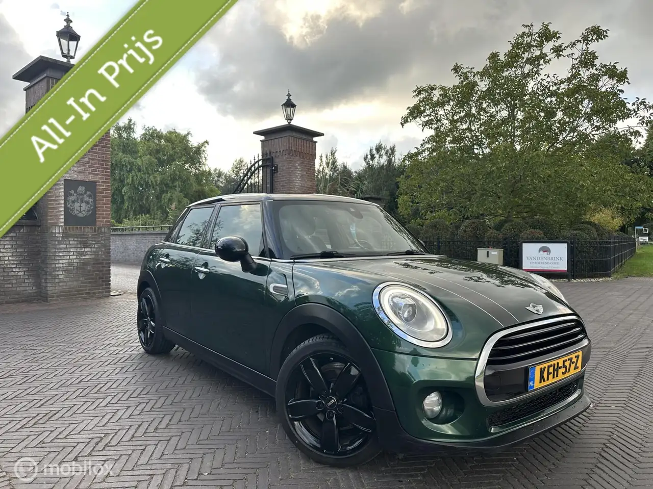 MINI John Cooper Works Mini 1.5 Automaat Navi ACC LED — photo 1 of 35