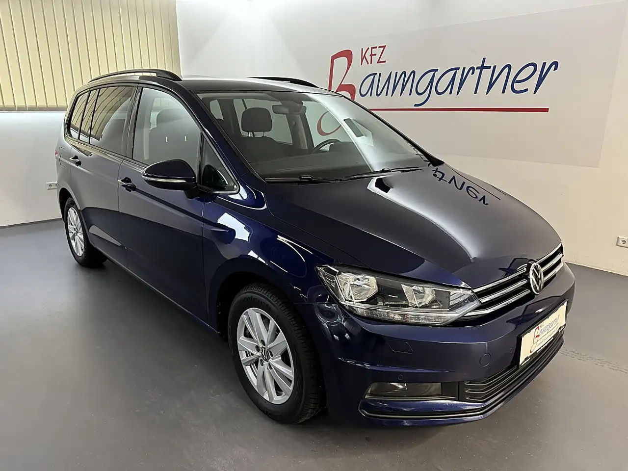 Volkswagen Touran 2,0TDI DSG *NAVI*ACC*Sitzheizung*Alcantara*Getö... — photo 1 of 40