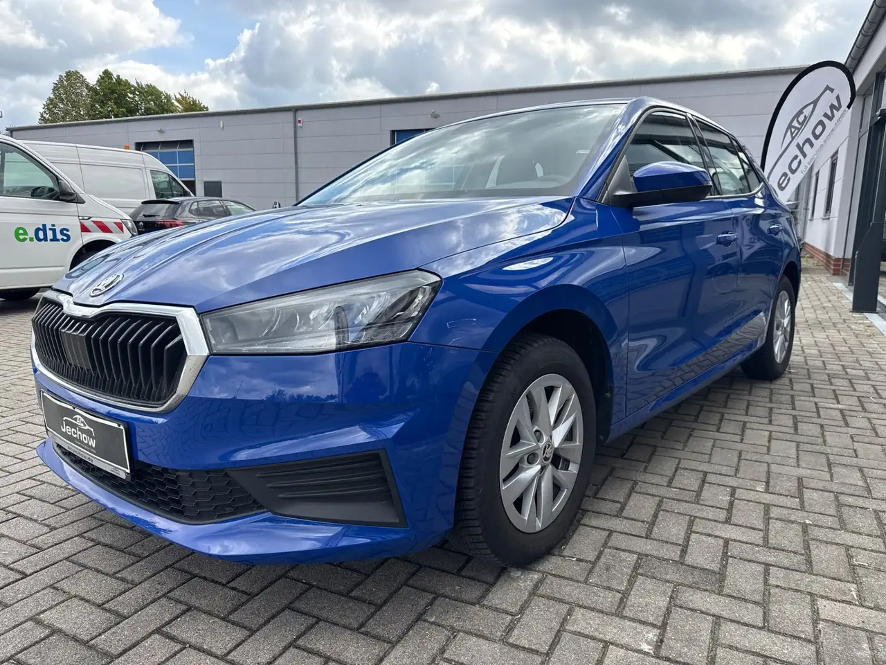 Skoda Fabia 1.0 TSI Ambition ACC LED SHZ PDC — photo 1 of 15