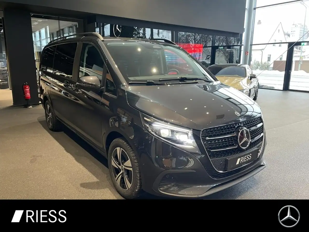 Mercedes-Benz V 220 d STYLE/AHK/STANDHEIZ/LENKASSIST/EASYPACK — photo 1 of 16