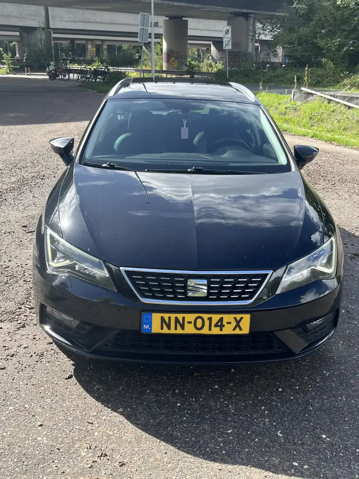 SEAT Leon Seat Leon 1.4 Ecotsi XCELLENCE 150PK Dsg-7 2017 Zw — photo 1 of 20