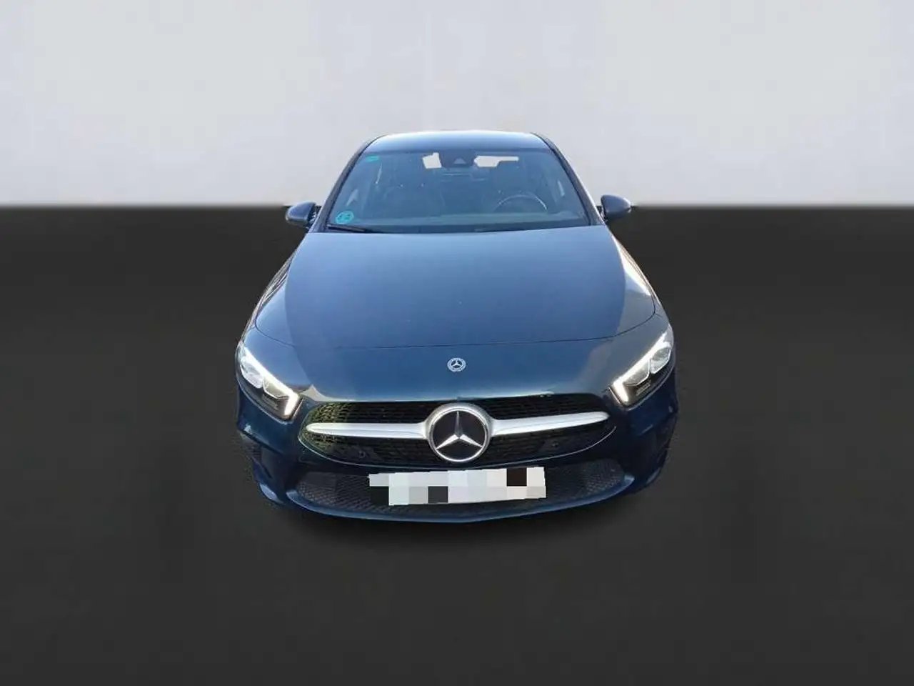 Mercedes-Benz CLA 180 Sedan A d 4p. — photo 1 of 14
