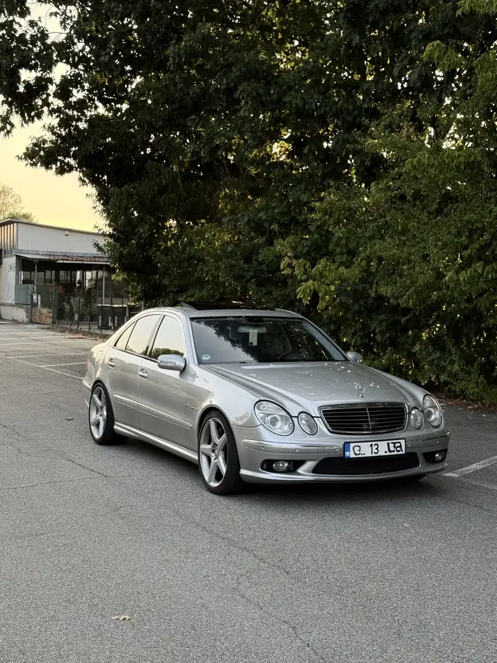 Mercedes-Benz E 55 AMG AMG V8 Kompressor Distronic Tetto Pelle — photo 1 of 12