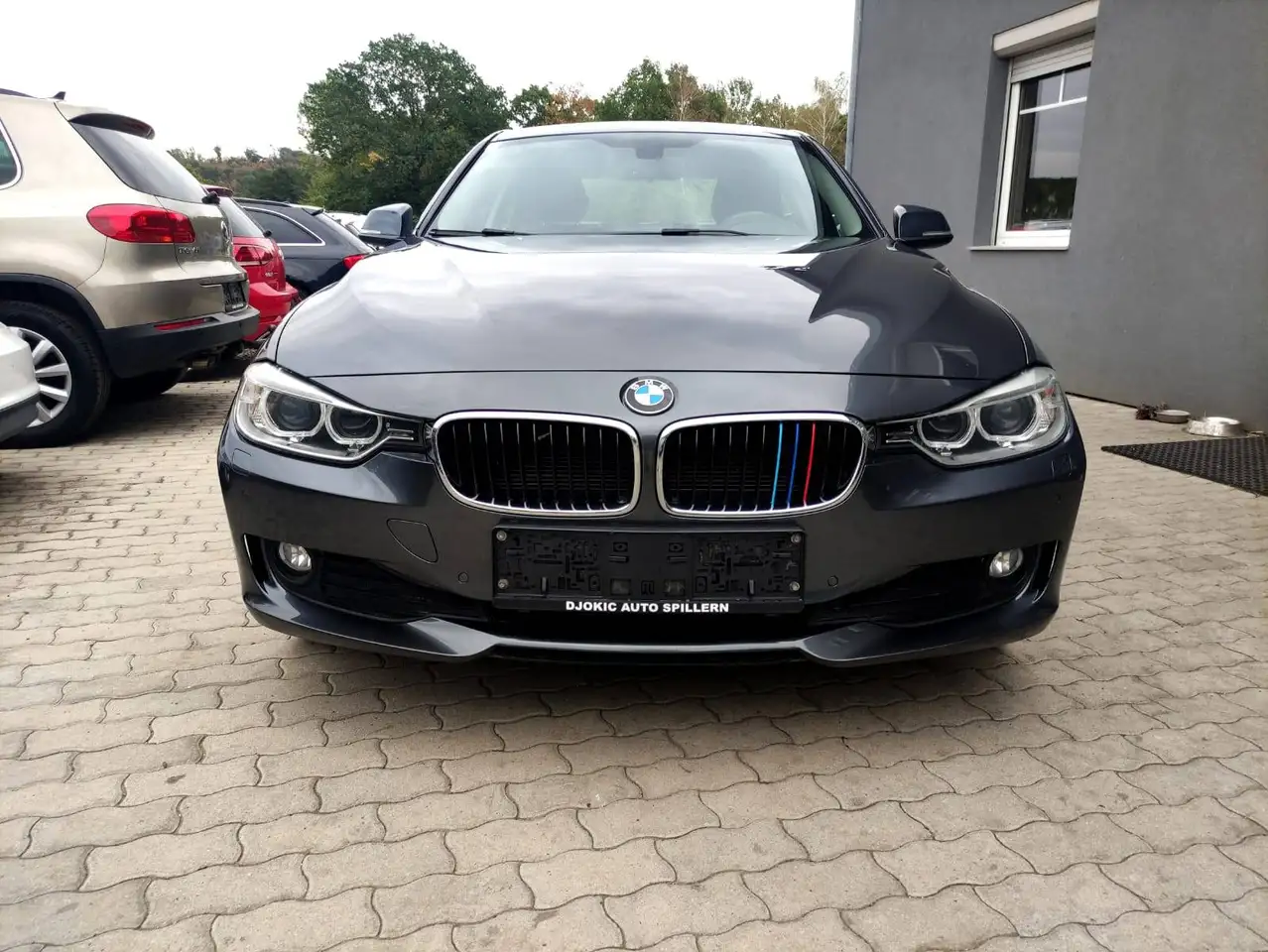 BMW 318 — photo 1 of 13