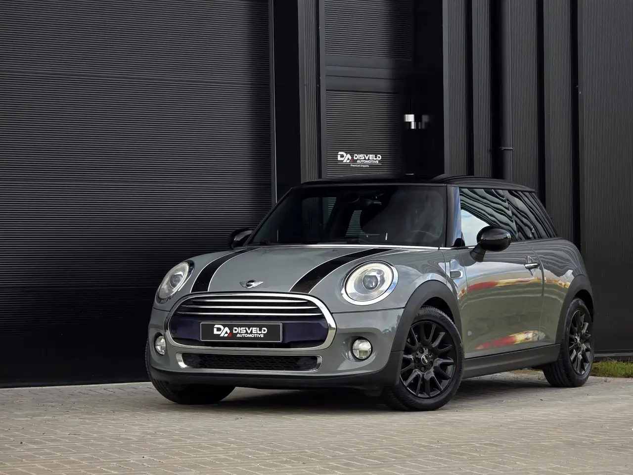 MINI Cooper Chili 1.5 | Handgeschakeld | 2015 | Moonwalk Grey — photo 1 of 40
