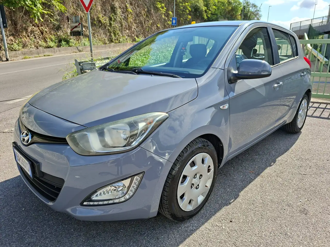 Hyundai i20 1.2 DA NEOPATENTATI / EURO 5B — photo 1 of 12