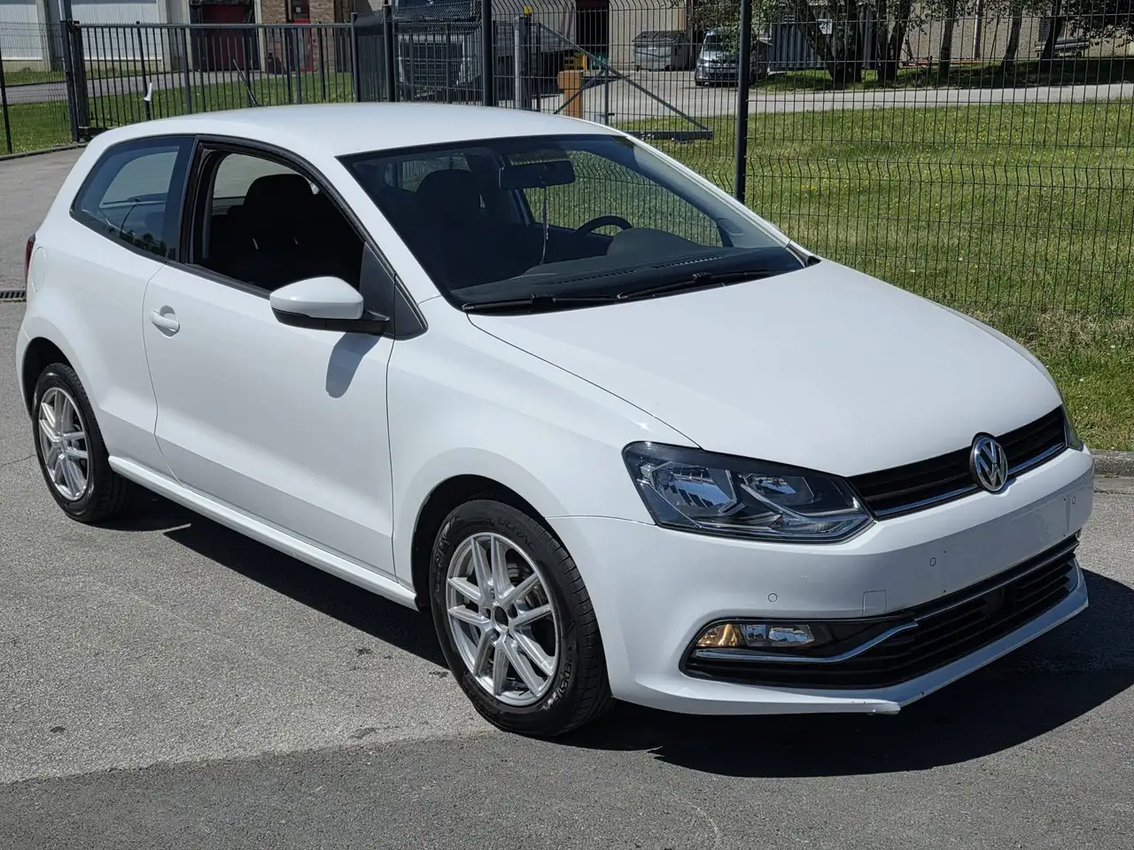 Volkswagen Polo Polo 1.2 TSI * Clim * β photo 1 of 14