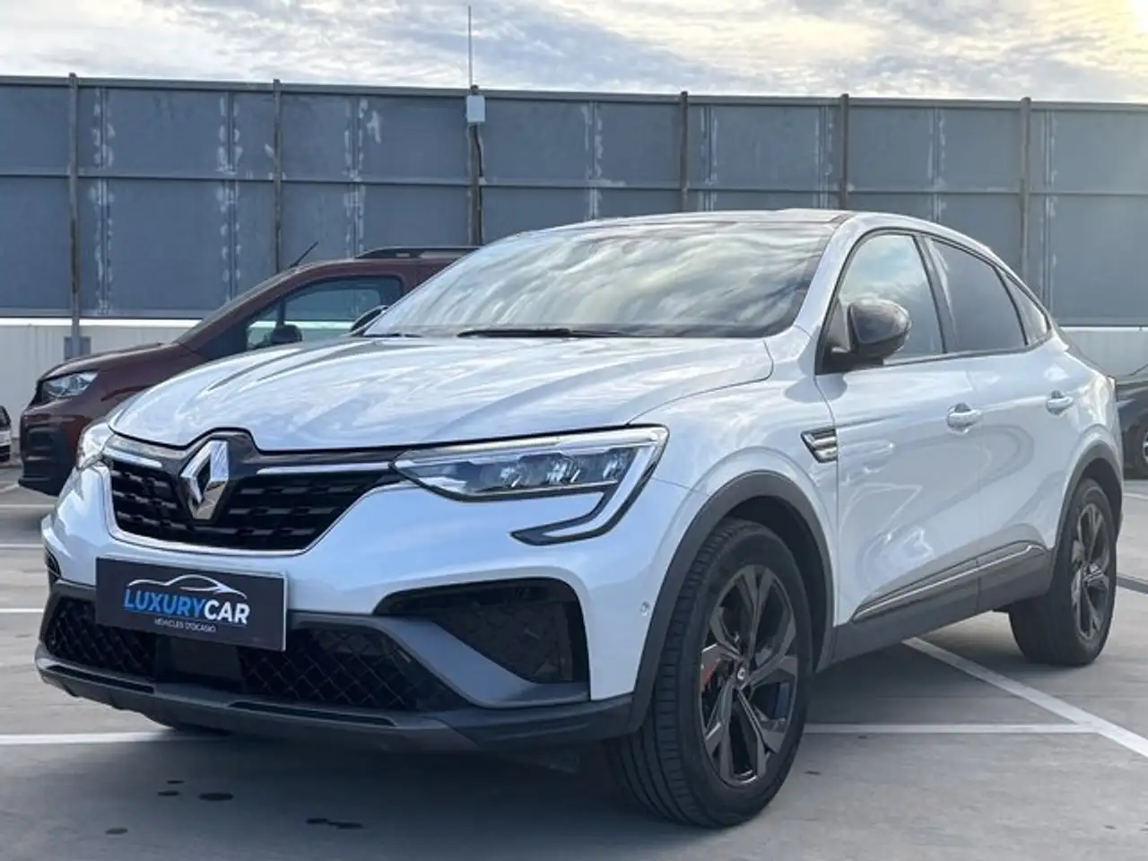 Renault Arkana 1.6 E-Tech Zen 105kW — photo 1 of 13