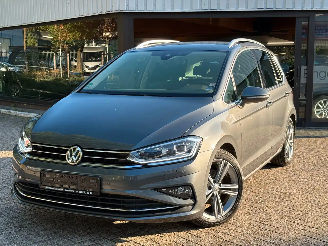 Volkswagen Golf Sportsvan VII Highline DSG ACC KEYLESS AHK — photo 1 of 15