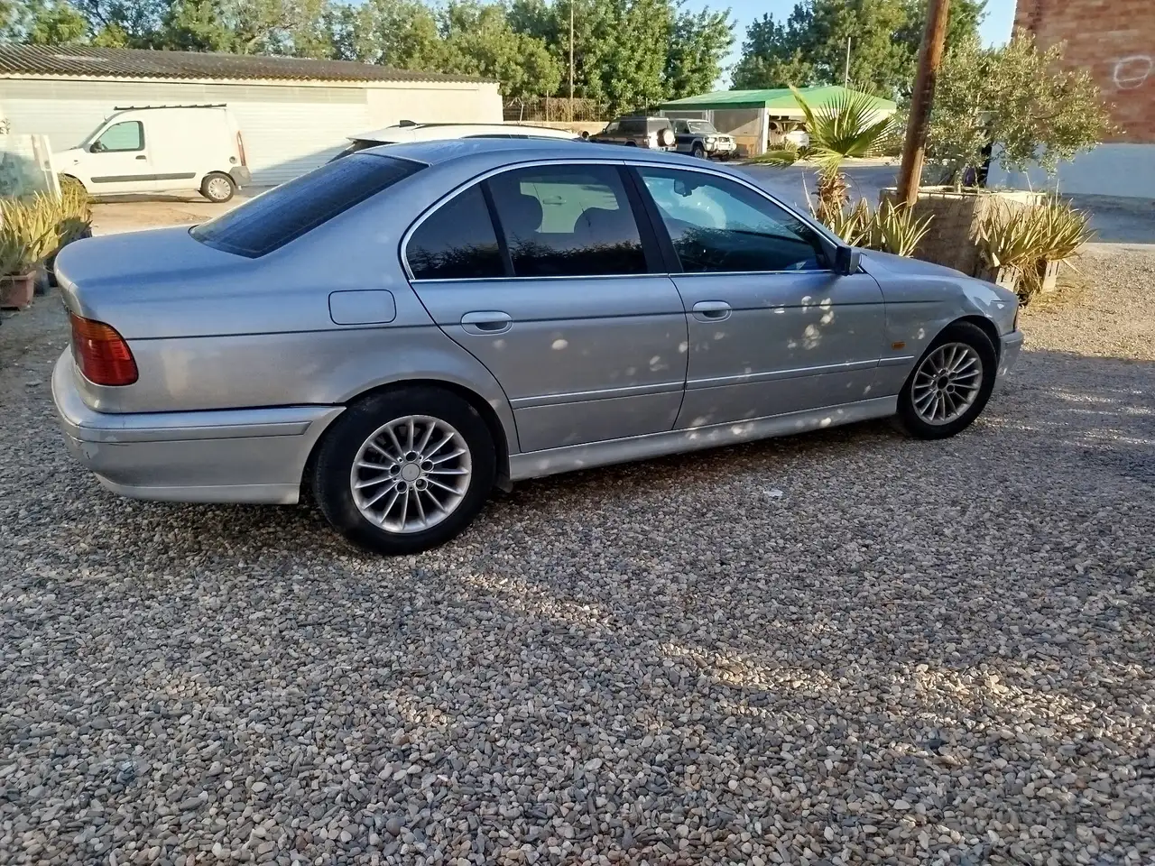 BMW 530 530d Edition Exclusive — photo 1 of 7