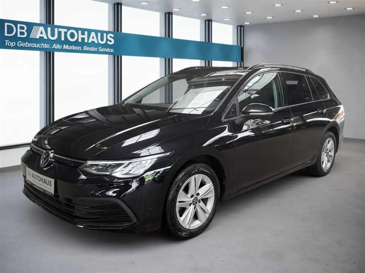 Volkswagen Golf Life 1.0 eTSI DSG — photo 1 of 25