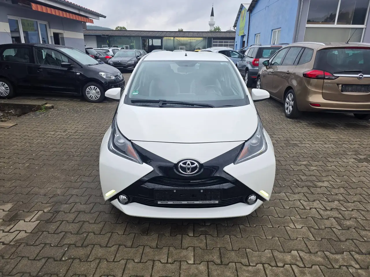 Toyota Aygo x-play touch — photo 1 of 18