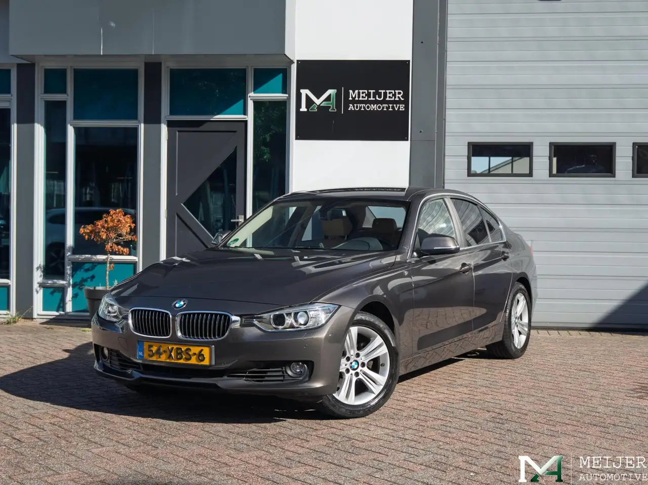 BMW 320 3-serie 320i Upgrade Edition — photo 1 of 40