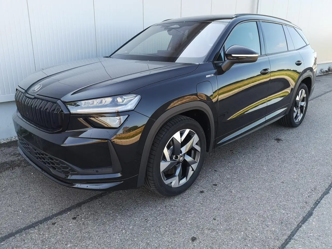 Skoda Kodiaq 1.5 TSI iV 150 kW Sportline DSG eHybrid Matrix ... — photo 1 of 10